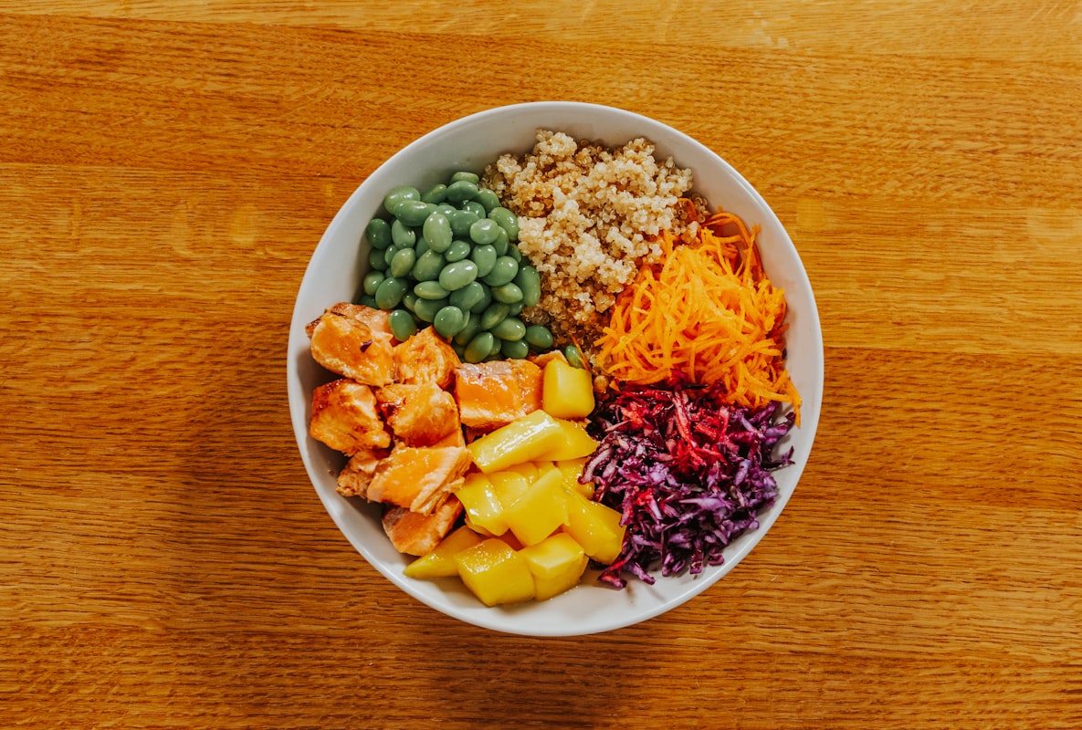 Salade colorée et équilibrée
